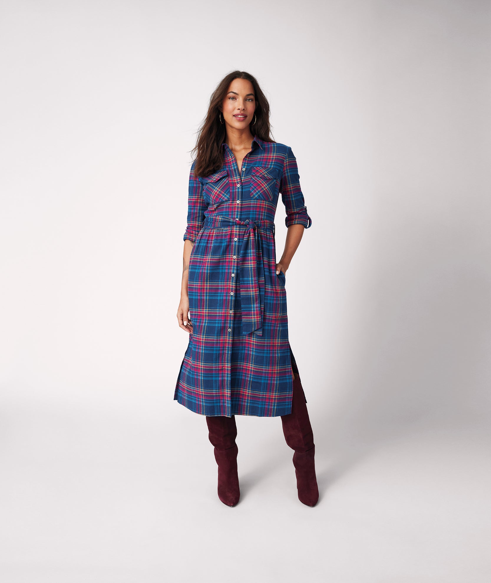 Model is wearing UNTUCKit Joni plaid navy dress.