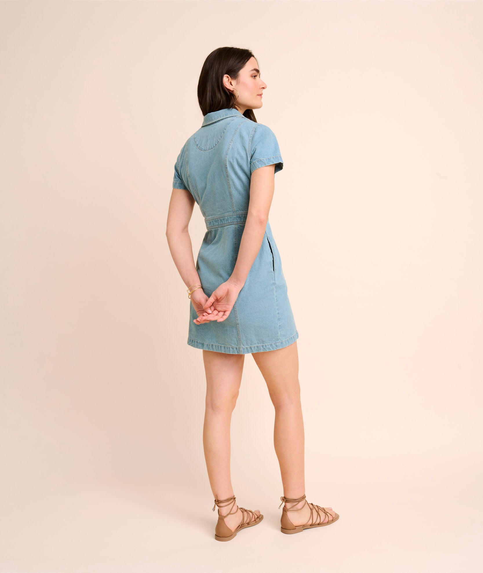 Model is wearing UNTUCKit Renee denim dress.