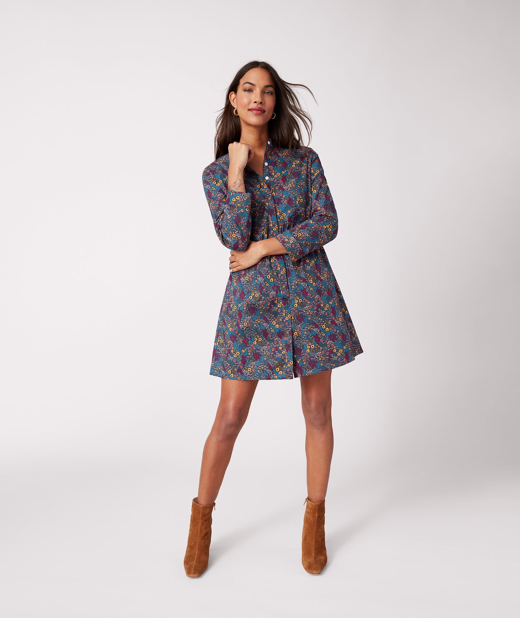 Model is wearing UNTUCKit navy printed Lauren dress.