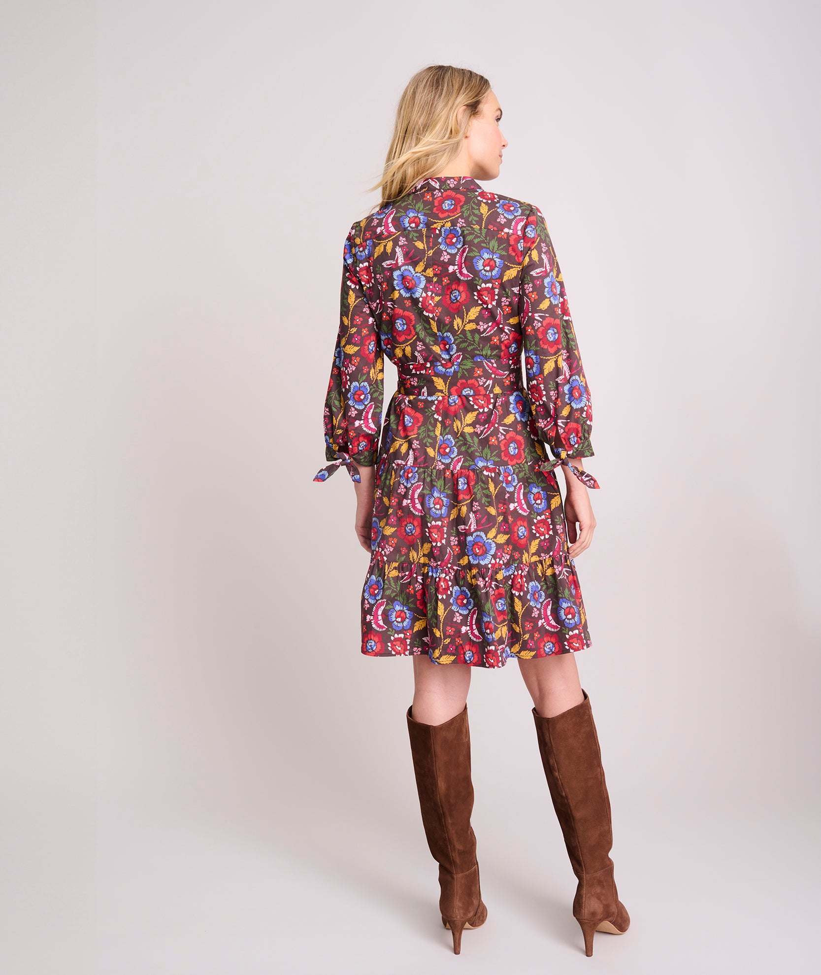 Model is wearing UNTUCKit Cotton Stretch Tapestry Print Alana Dress.