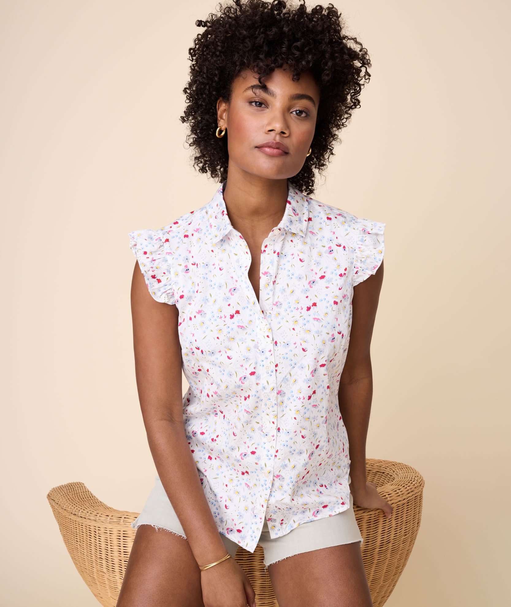 Model is wearing UNTUCKit White with Floral Print Anne Shirt.