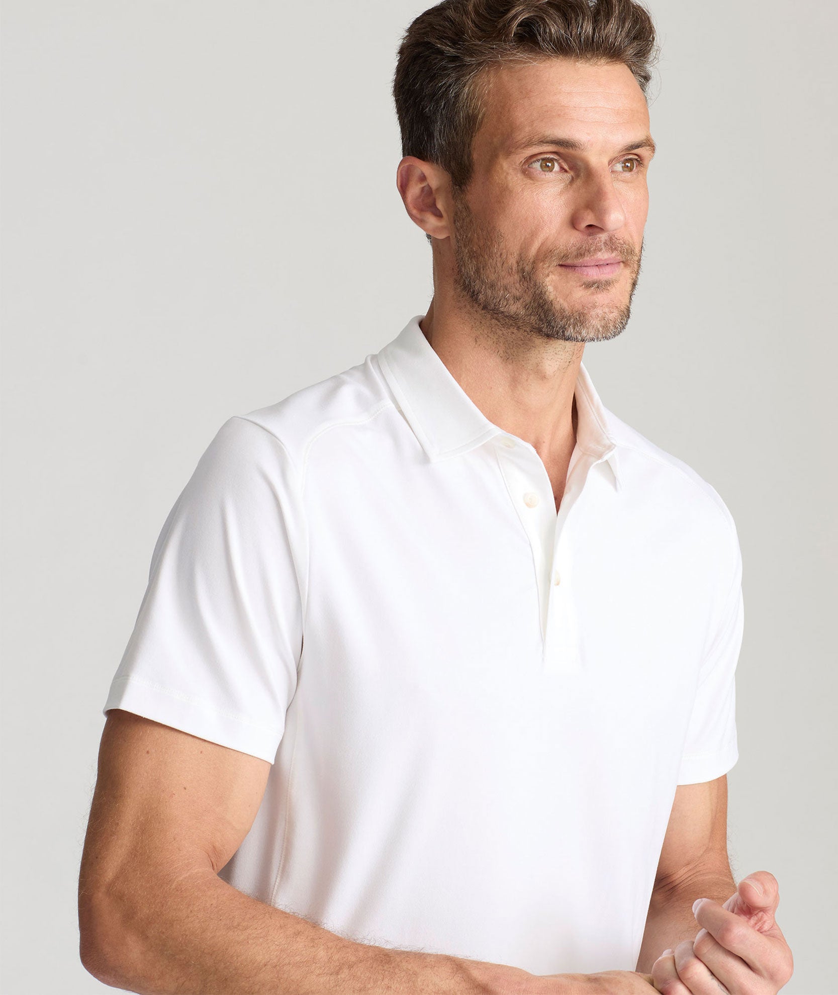 Model is wearing UNTUCKit Clavidor polo in white.